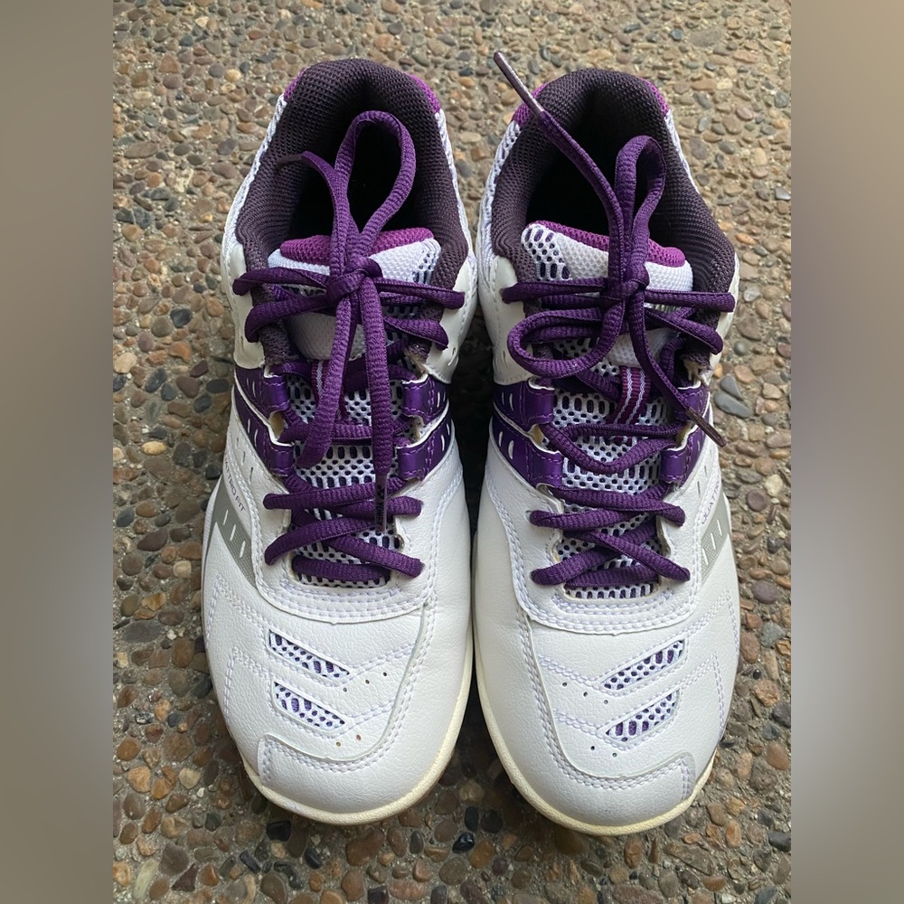 Yonex women’s badminton shoes